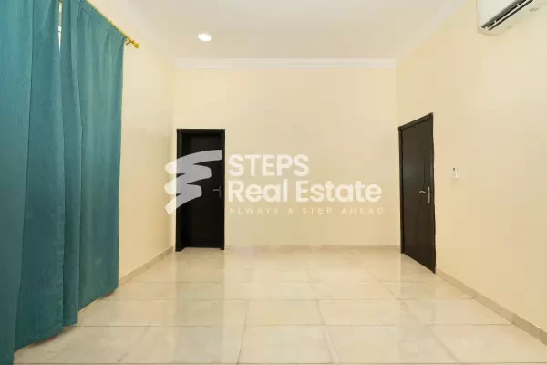 Compound Villa in Umm Salal Ali - 3