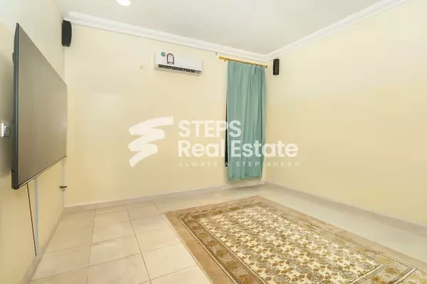 Compound Villa in Umm Salal Ali - 5