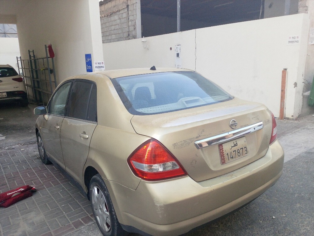 nissan tidda 2010 - 2