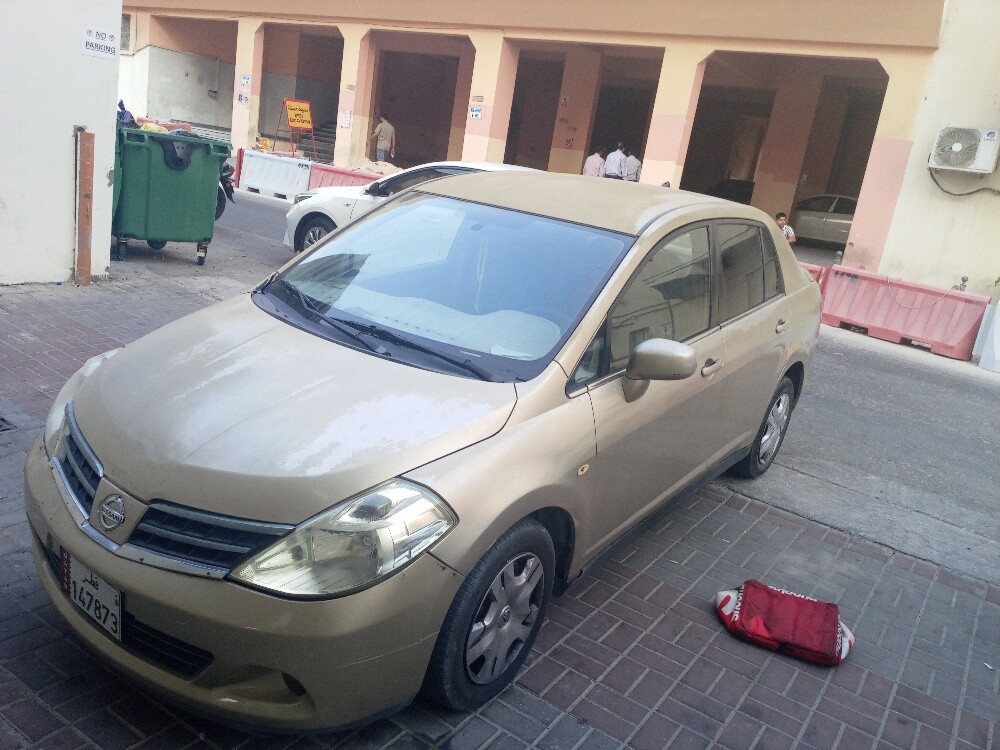 nissan tidda 2010 - 3