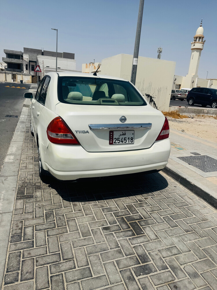 Nissan Tiida 2008  - 1