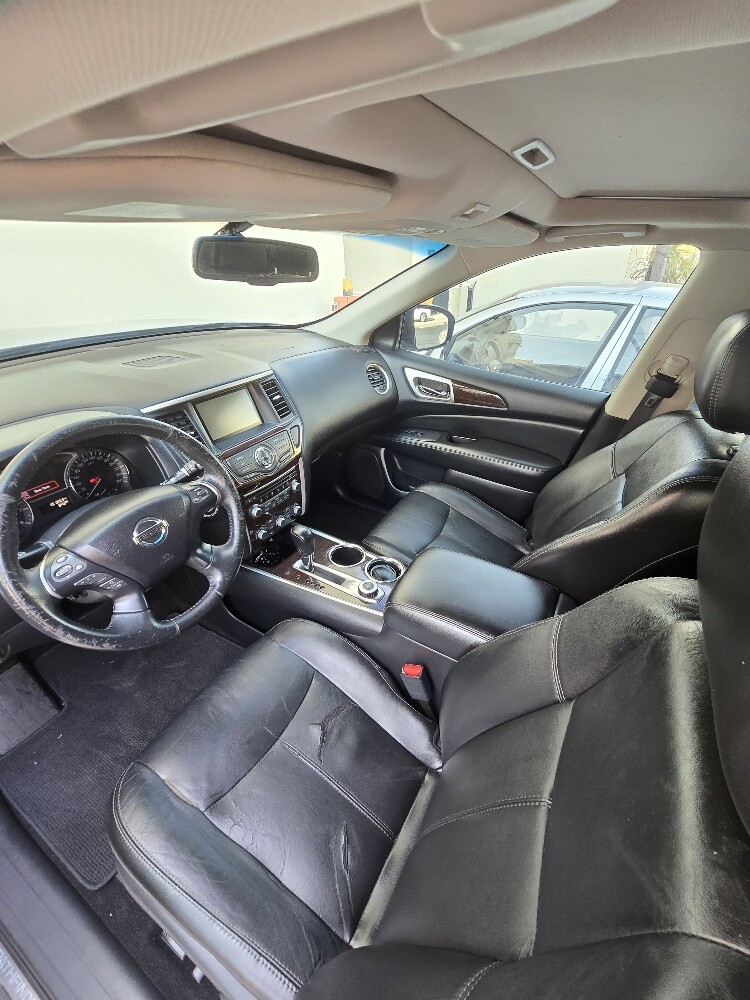 Nissan Pathfinder Full options - 7