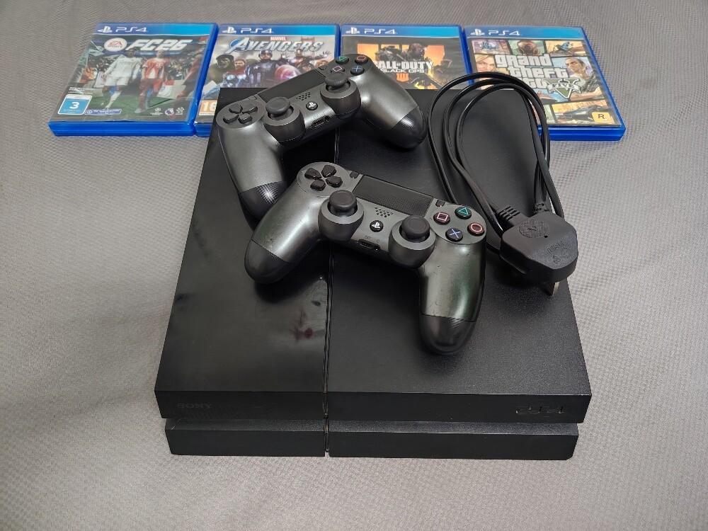 Ps4 in exelent condition nagotiable - 2