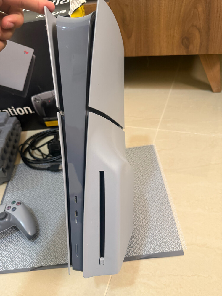 PS5 slim disc 30th anniversary edit - 6