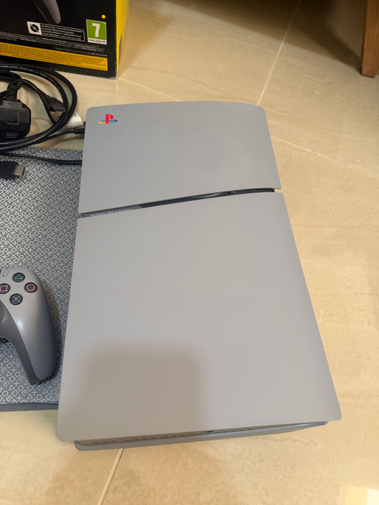 PS5 slim disc 30th anniversary edit - 3