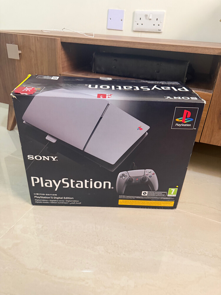 PS5 slim disc 30th anniversary edit - 9