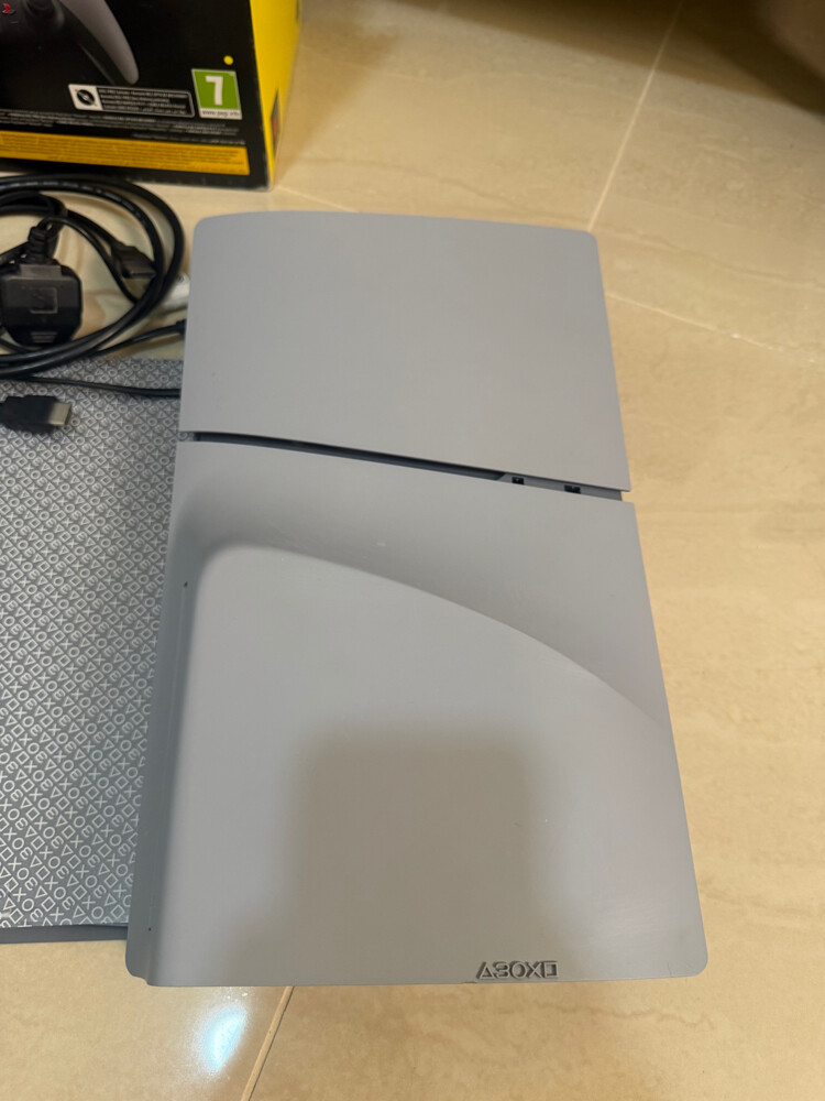 PS5 slim disc 30th anniversary edit - 4