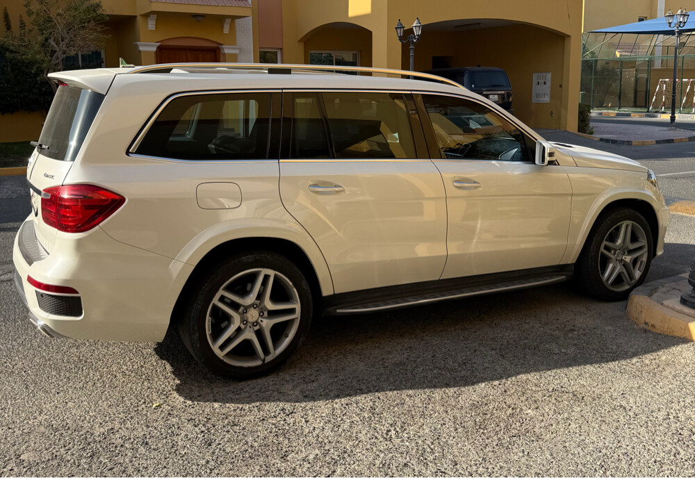 Pristine 2014 Mercedes-Benz GL 500 - 4