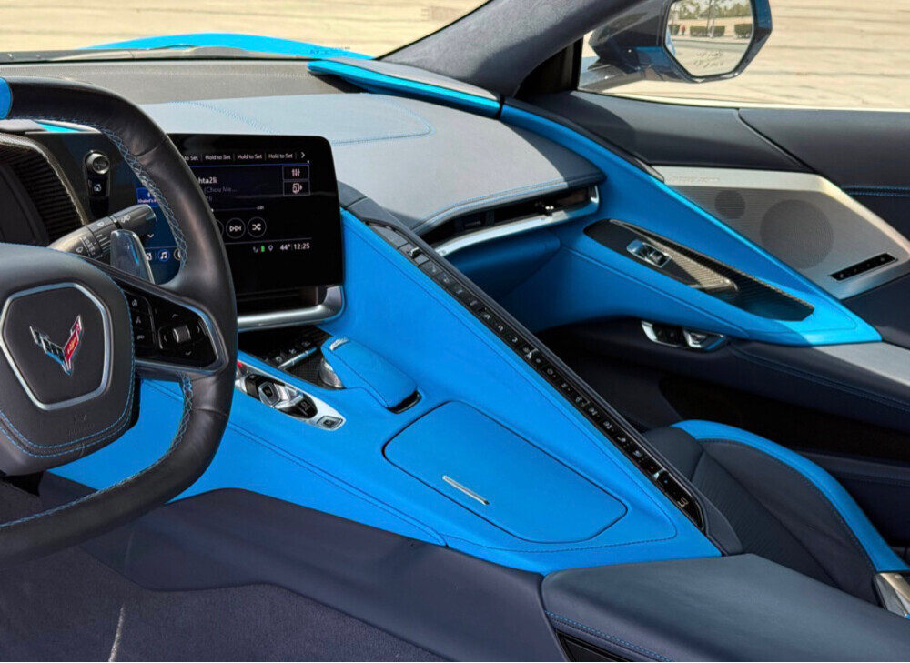corvette C8 3 LT low mileage  - 12