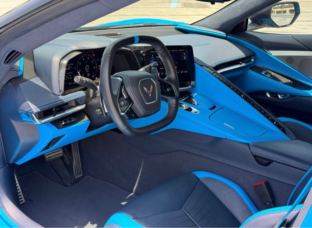 corvette C8 3 LT low mileage  - 10