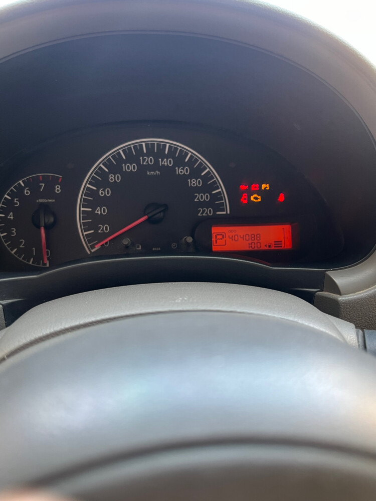 Nissan sunny 2013 - 2