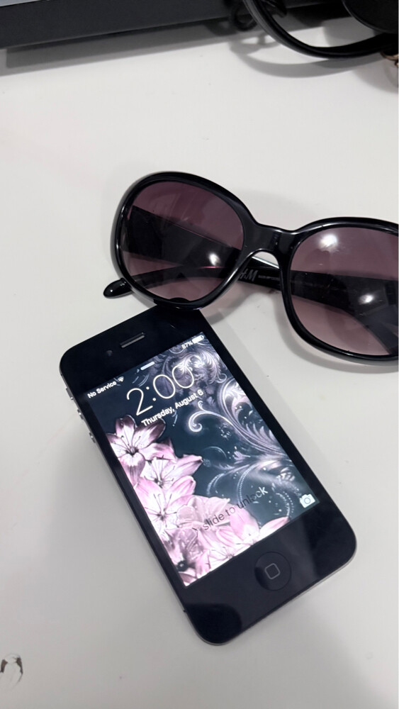 Iphone 4 s ( Not the glasses XD)  - 1