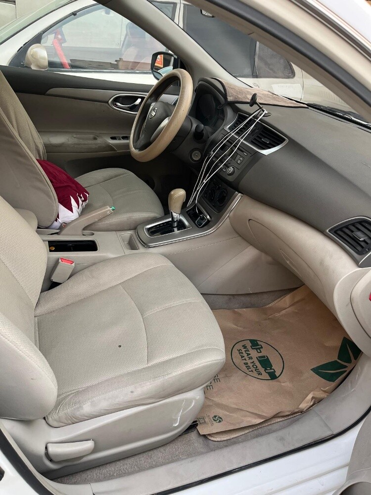 Nissan Sentra - 2