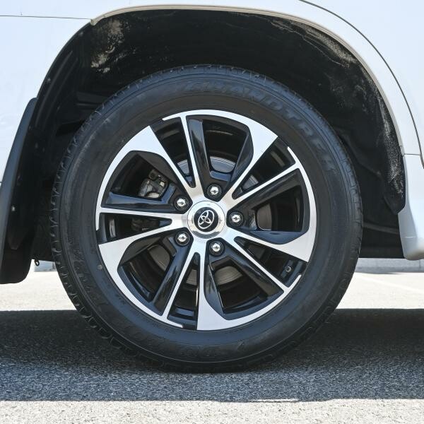 Land Cruiser GXR Grand Touring - 5