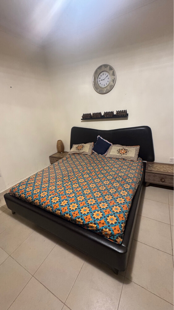 bet set with mattress and side tabl - 3