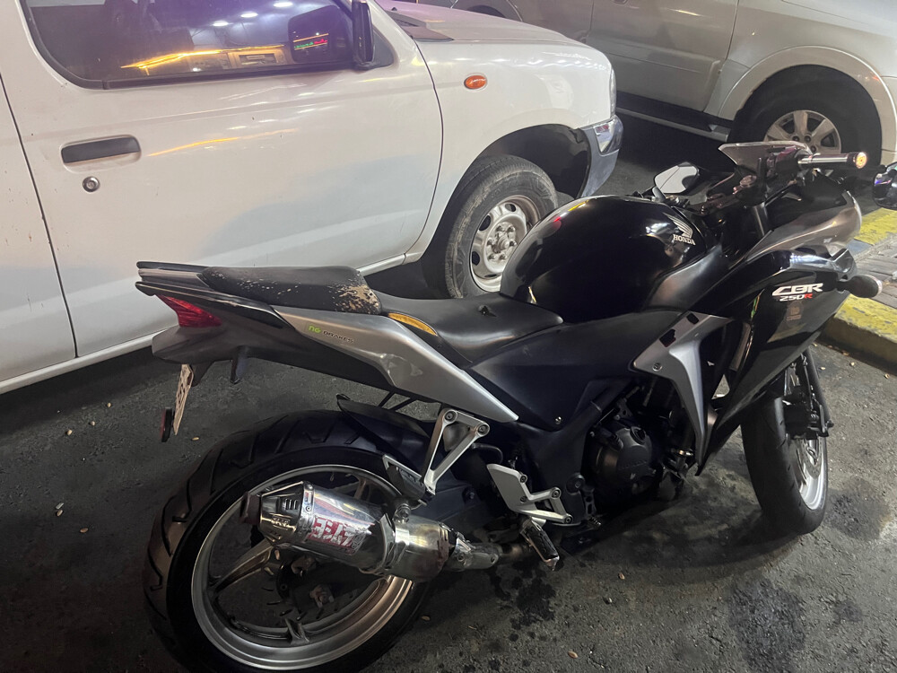 Honda CB 250RR - 3