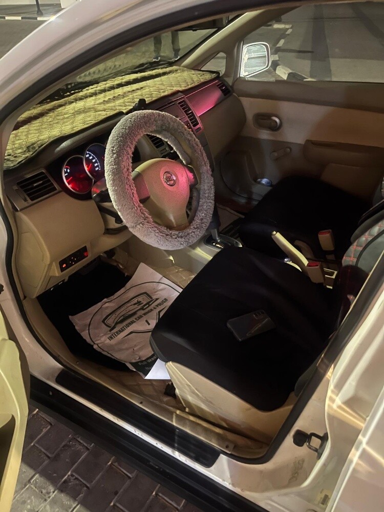 NISSAN TIIDA 2011 - 4