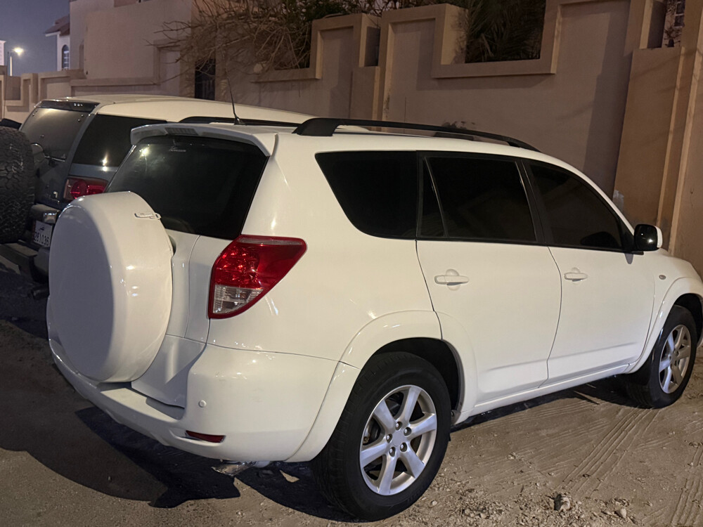 Toyota RAV4 - 1