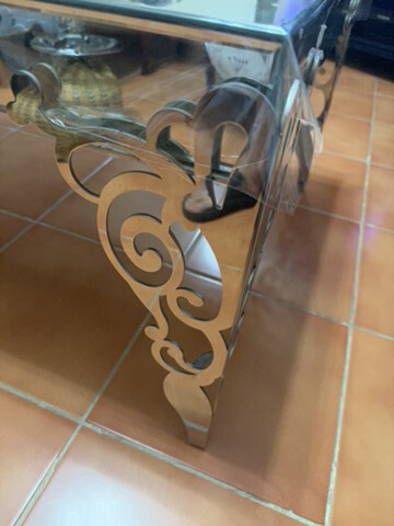 طاولة من الزجاج والفولاذ - 4