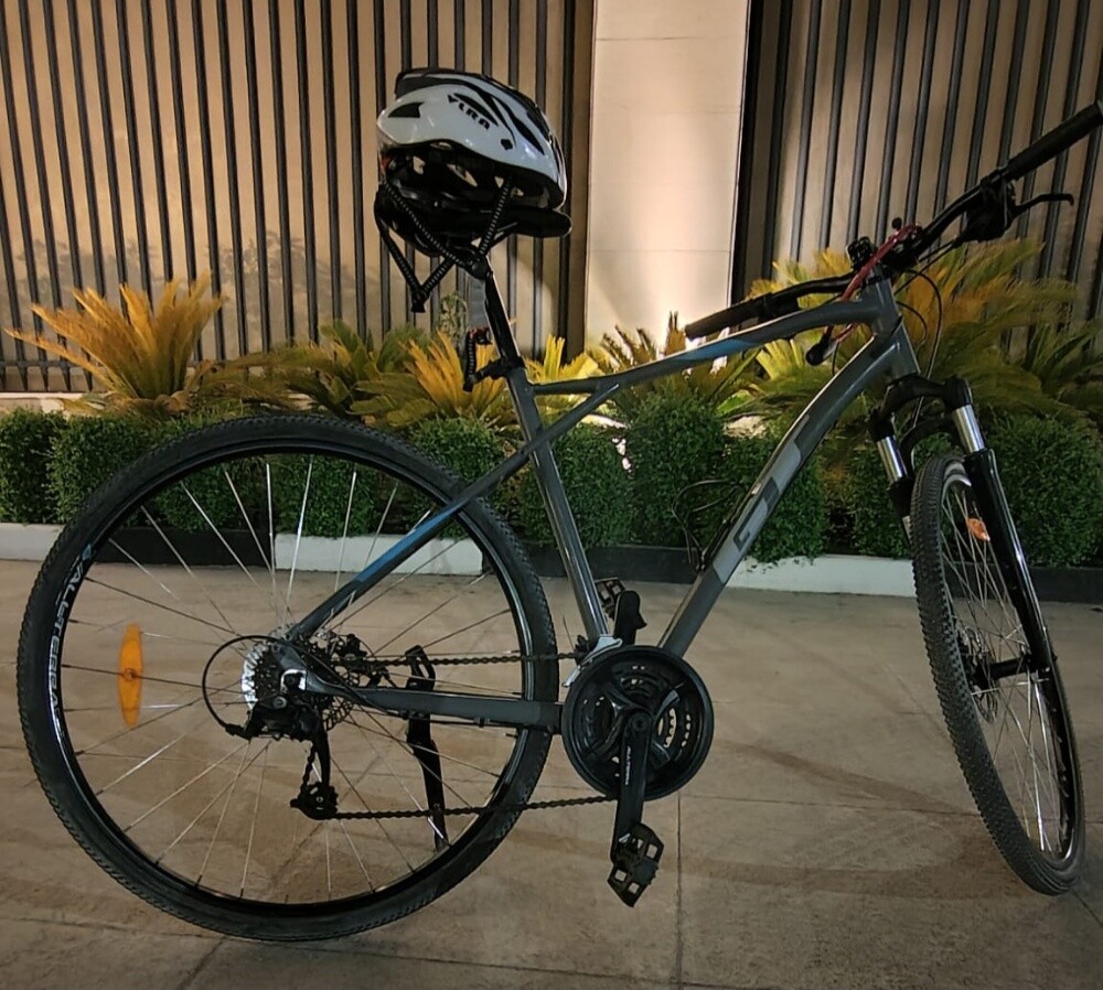 GT Transeo Comp Hybrid Bicycle - 1