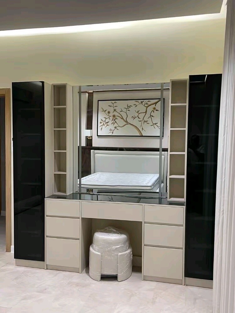 Tv and cabinet unit. - 6