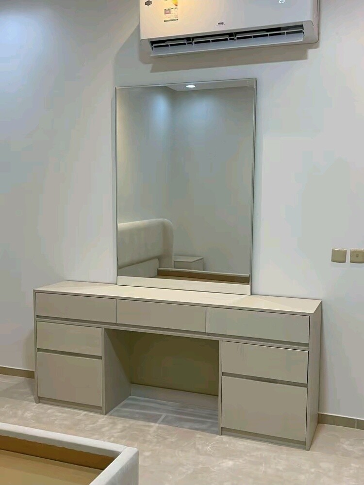 Tv and cabinet unit. - 5