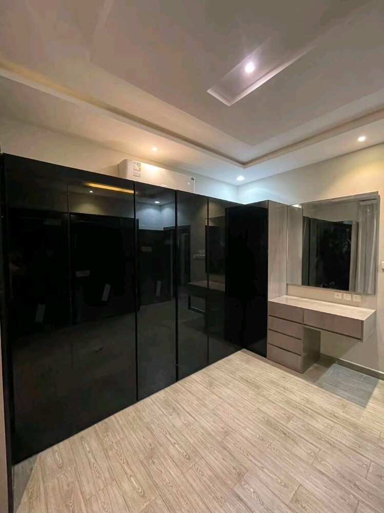 Tv and cabinet unit. - 4