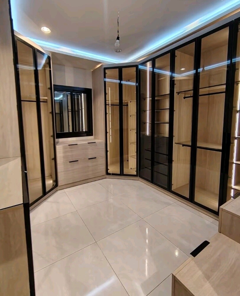 Tv and cabinet unit. - 12