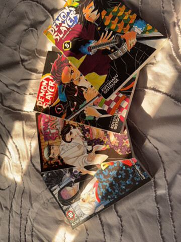 4 manga set demon slayer each is 50 - 5