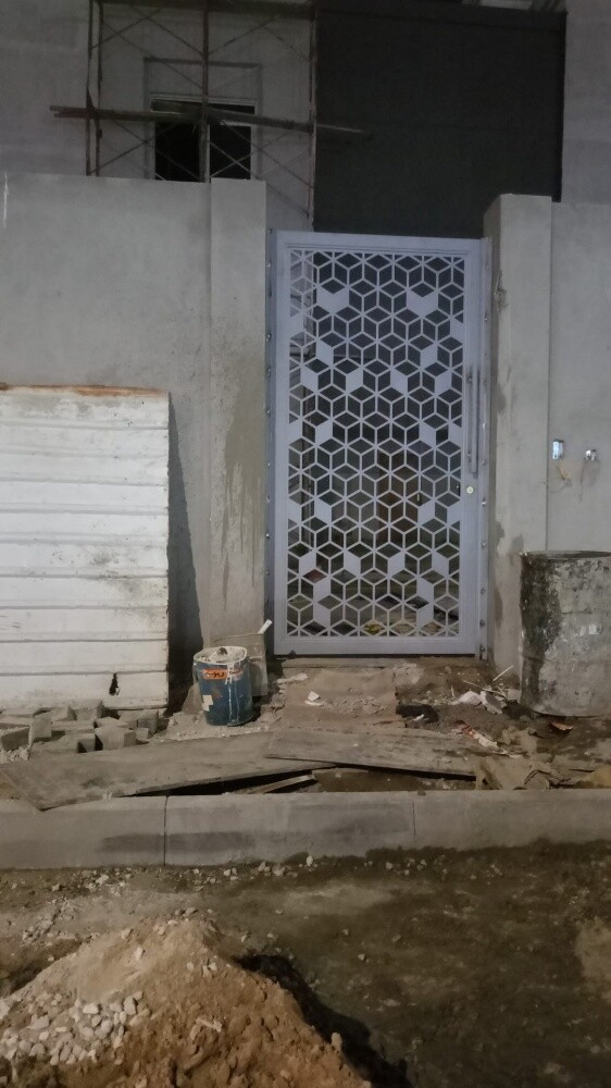 نقوم بجميع اعمال الحدادة تركيب ا - 6
