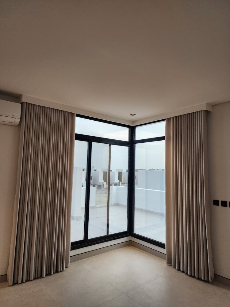 Curtains - 4