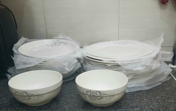 New dinnerware set of 26 piece - 1