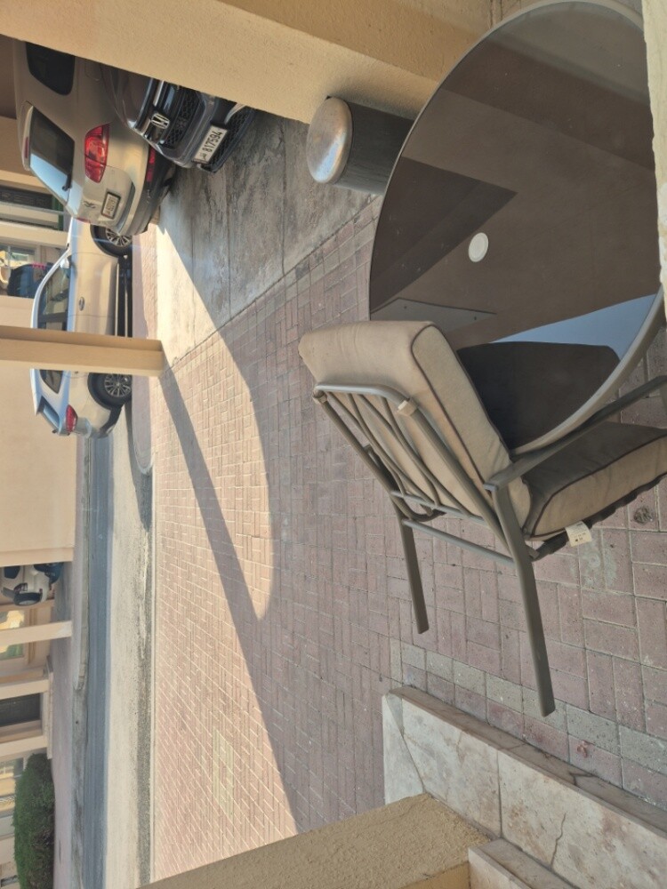 table with 4 chairs - 2