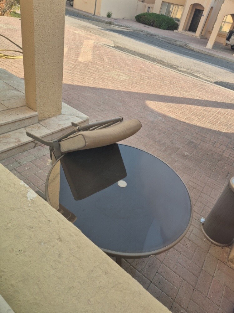 table with 4 chairs - 1