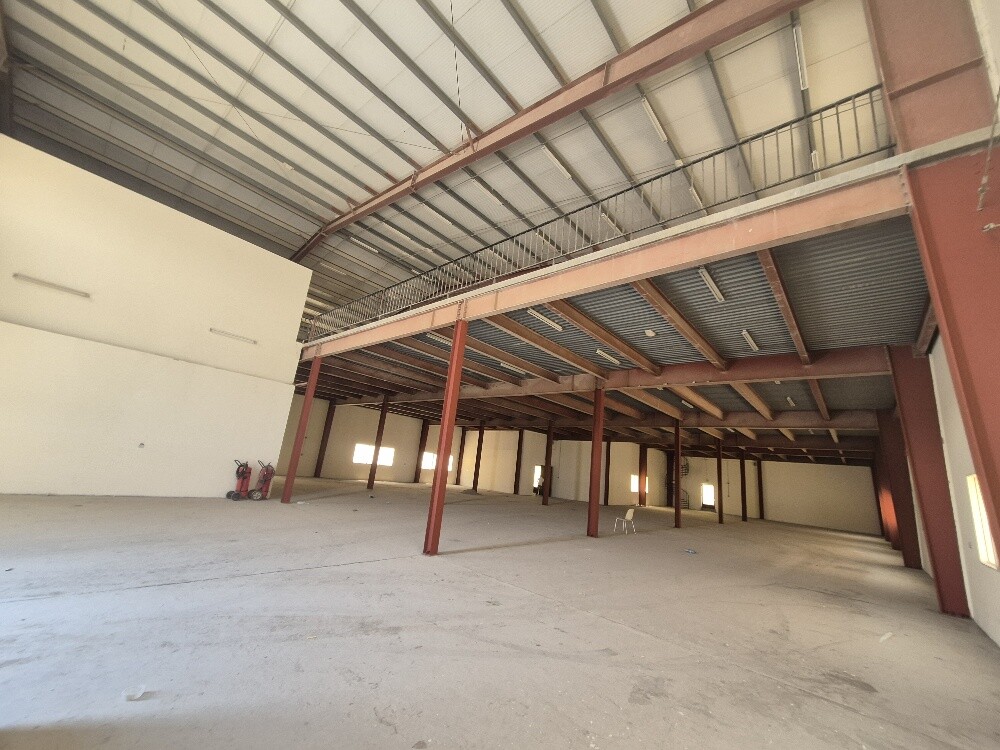 1500-sqm warehouse with rooms - 2