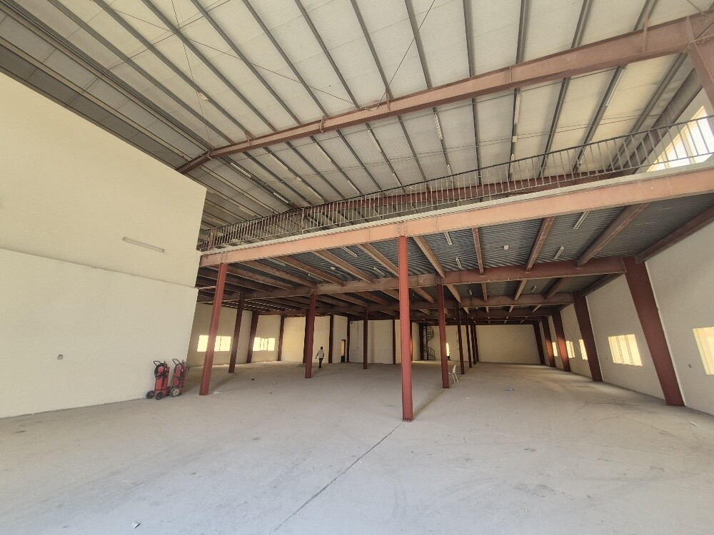 1500-sqm warehouse with rooms - 3