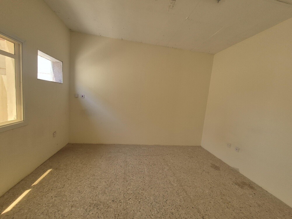 1500-sqm warehouse with rooms - 7