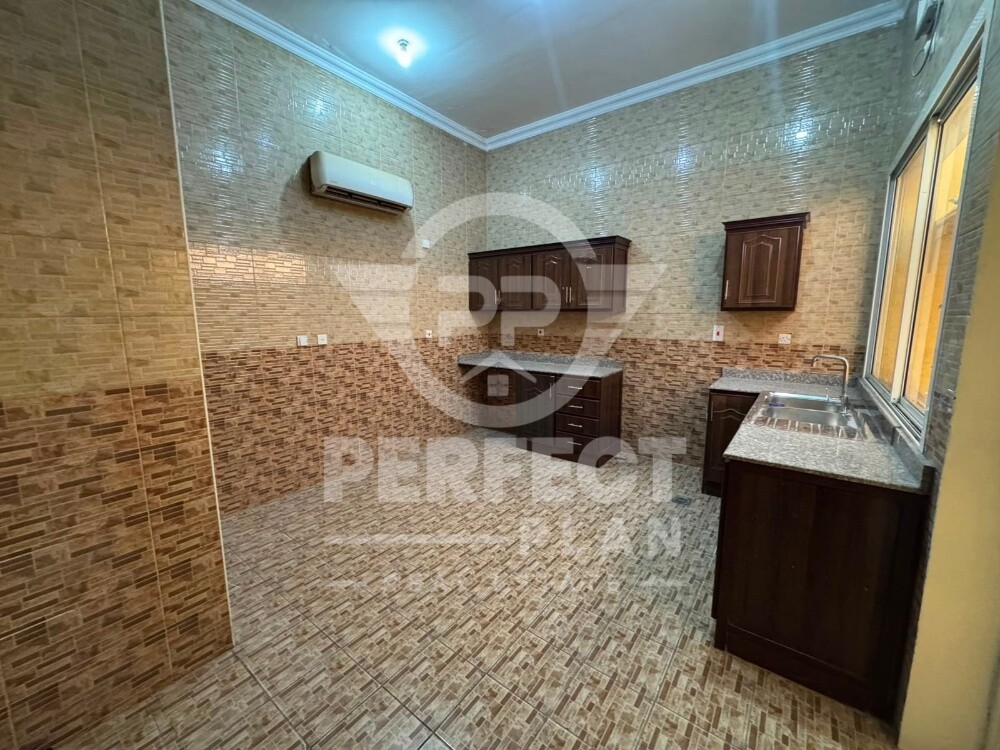 Staff villa for rent in Umm Salal A - 5