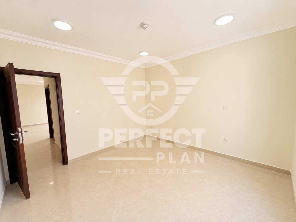 Staff villa for rent in Umm Salal A - 12
