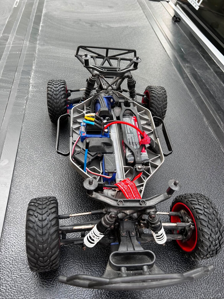 Traxxas Slash rc car - 3