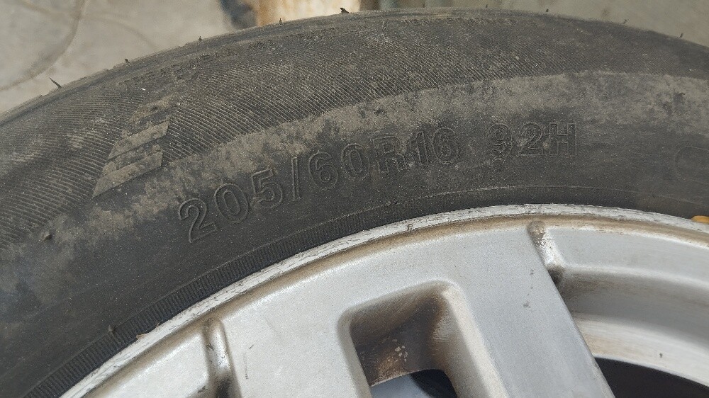 205/60 R16 tyre and rim - 1