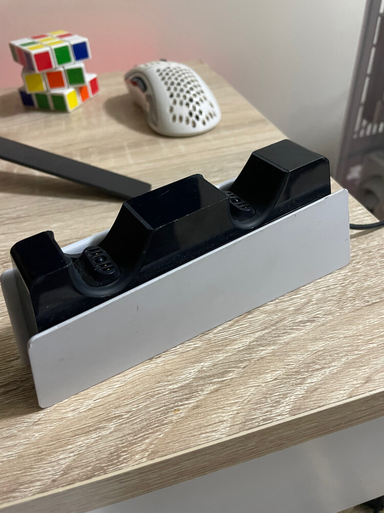PS 5 controller charging - 1