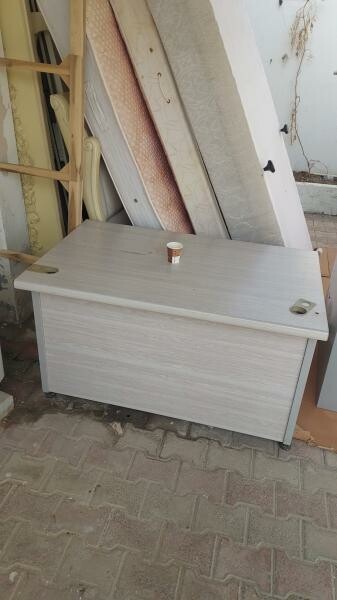 Desk and metal drawer unit for sale - 2