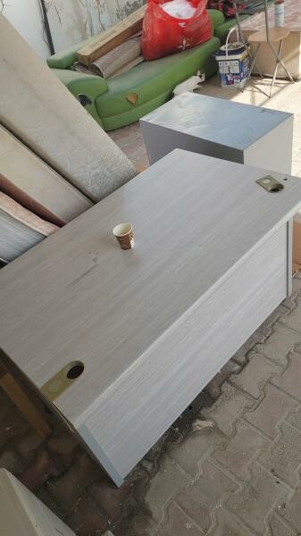 Desk and metal drawer unit for sale - 3