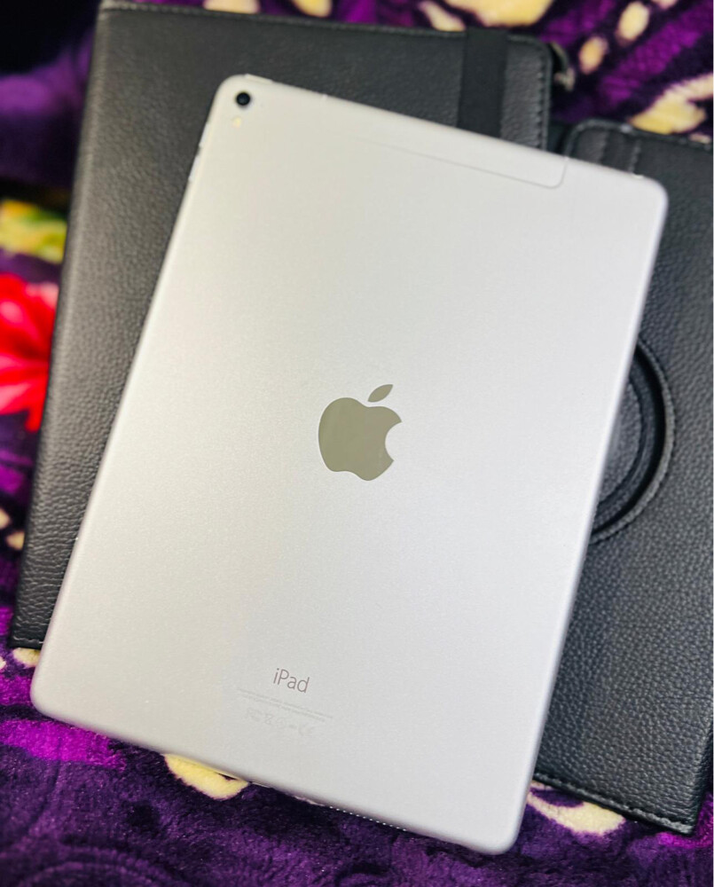 iPad pro 9.7 inches cellular 128gb - 4