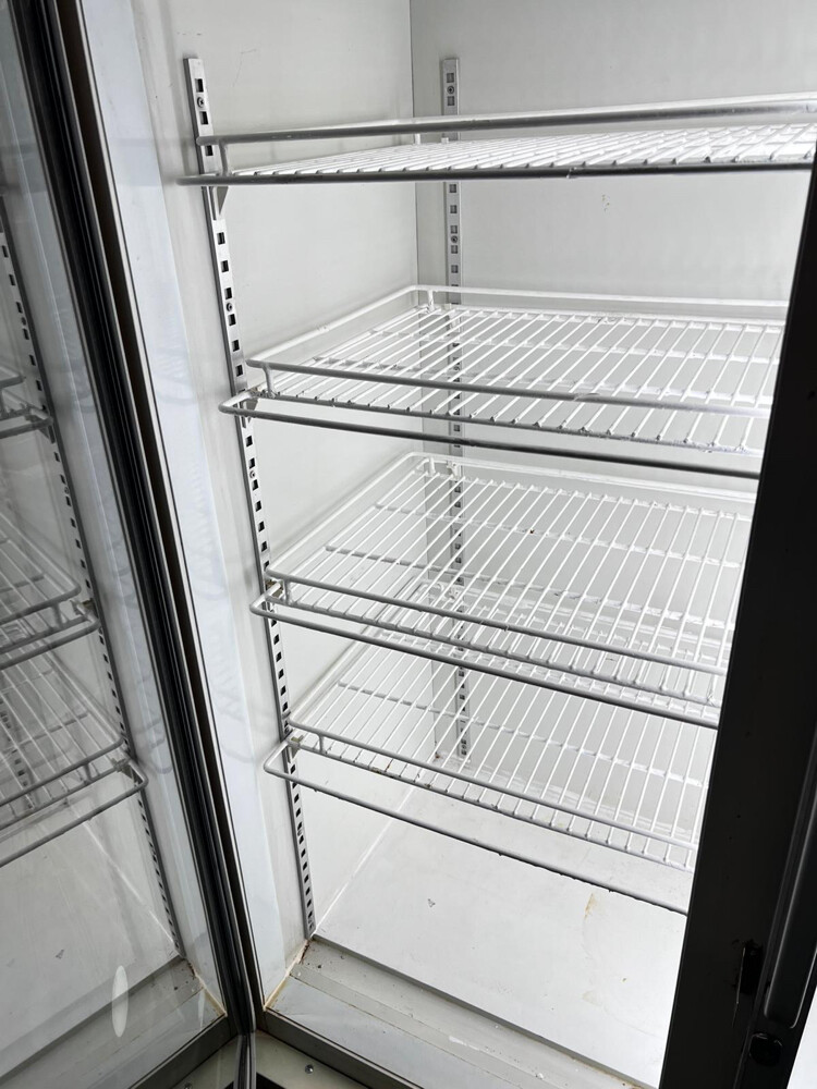 Triple door chiller - 2