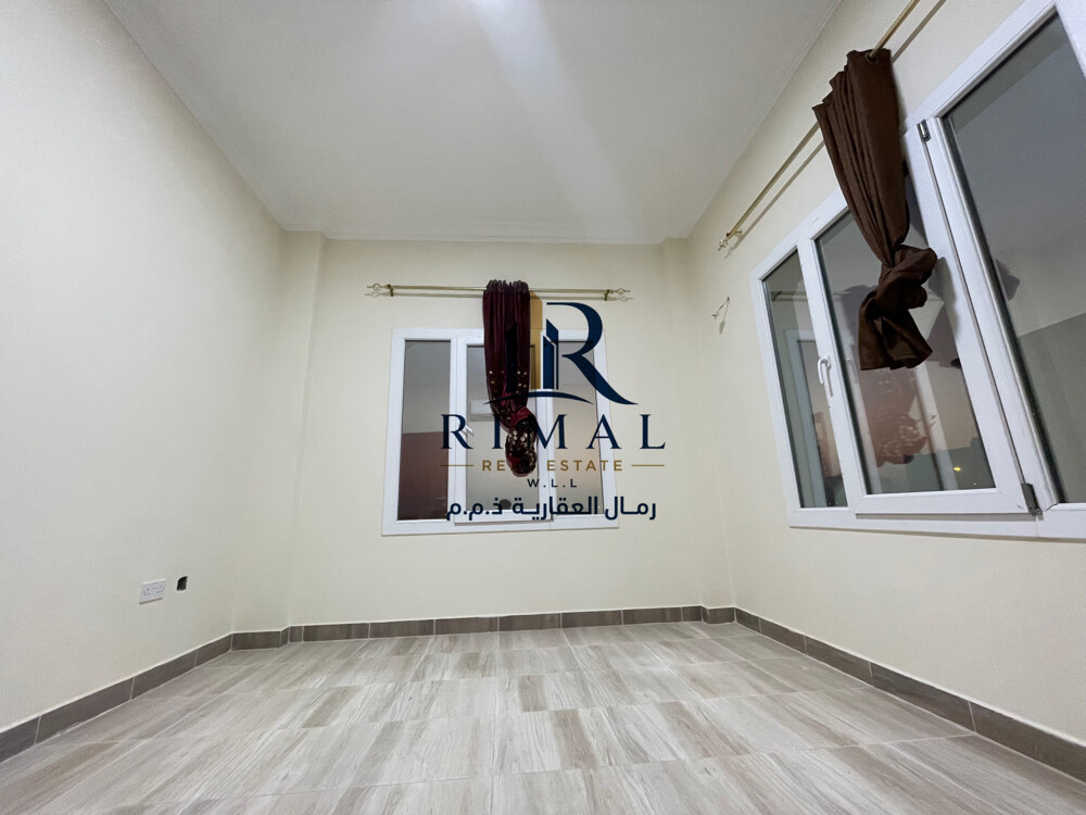 للإيجار شقة نظامية منطقة الخور   - 3