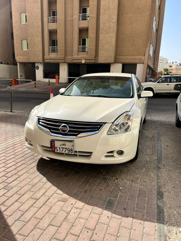 Nissan Altima  - 1
