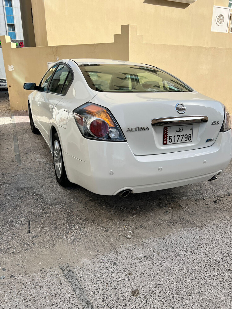 Nissan Altima  - 2