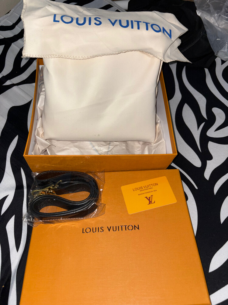 LV Louis Vuitton  - 2